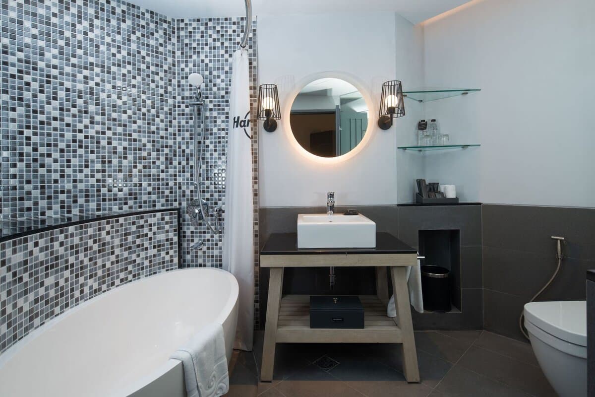 Hard Rock Hotel Bali-Deluxe King:Two Queens-2