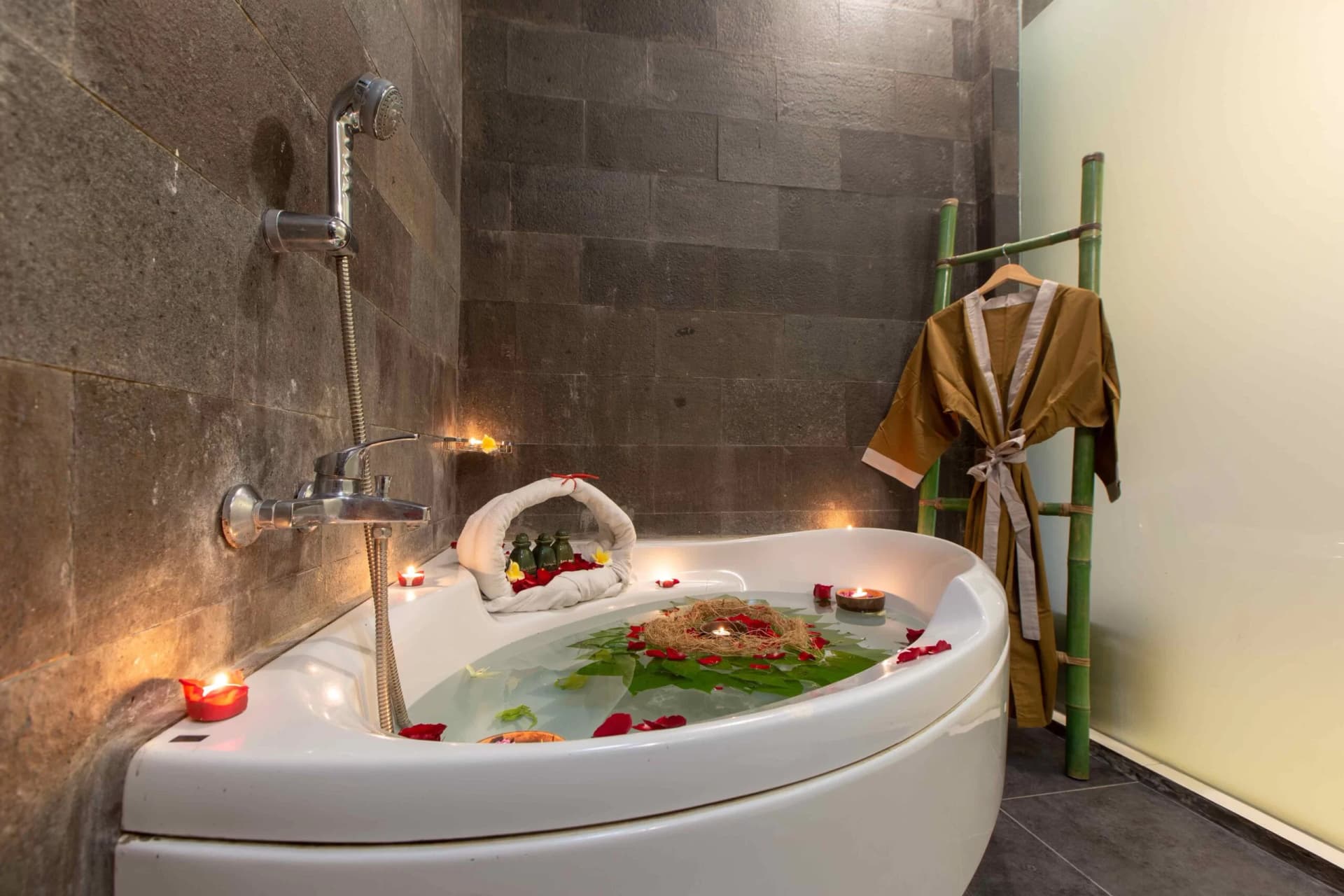 omhamretreat-siddhi suite-1